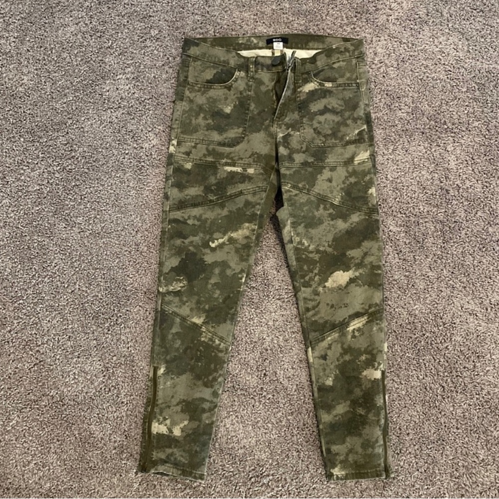 BDG Camo Skinny Moto Jeans Size 30 Like New! Only worn once!
